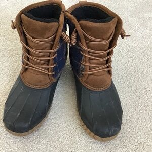 Navy plaid winter boot